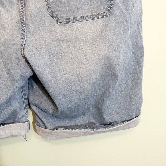 Lane Bryant Womens Stretch Mid Rise Rolled Cuffs Jeans Denim Shorts Blue Size 20 - Picture 2 of 13